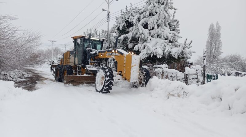 Trevelin: trabajos de despeje tras el temporal
