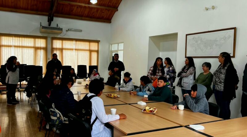 Alumnos de la Escuela N° 96 de Aldea Escolar visitaron instituciones de Trevelin