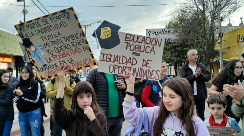 Esquel: importante participación ciudadana en la 5° Marcha Federal Universitaria